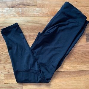 Black active leggings